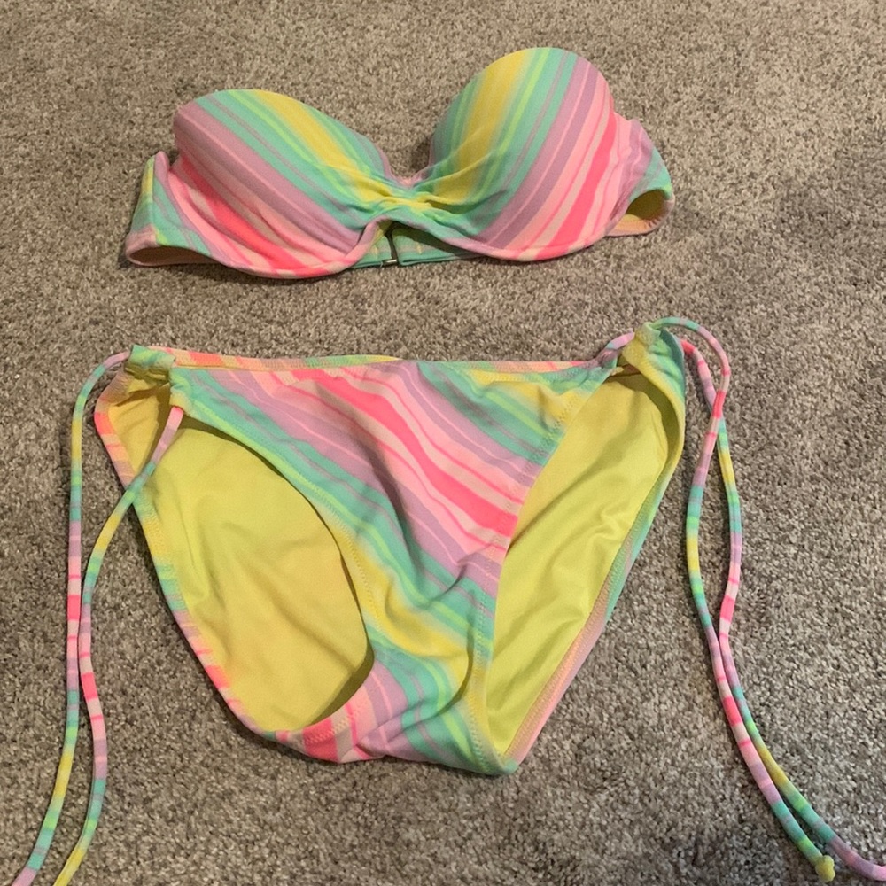 Victoria’s Secret bikini